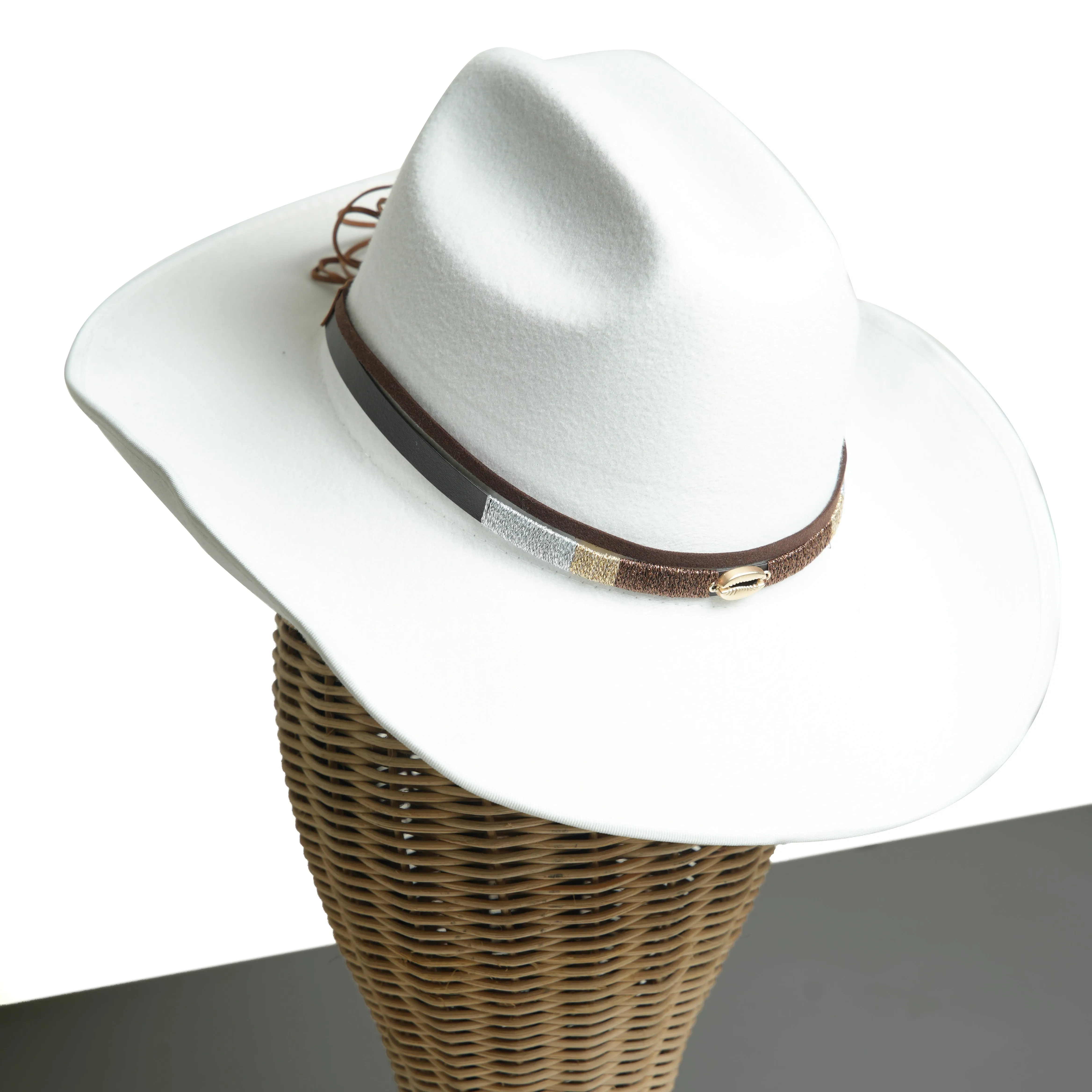 Chokore Cowboy Hat with Shell Belt (White)