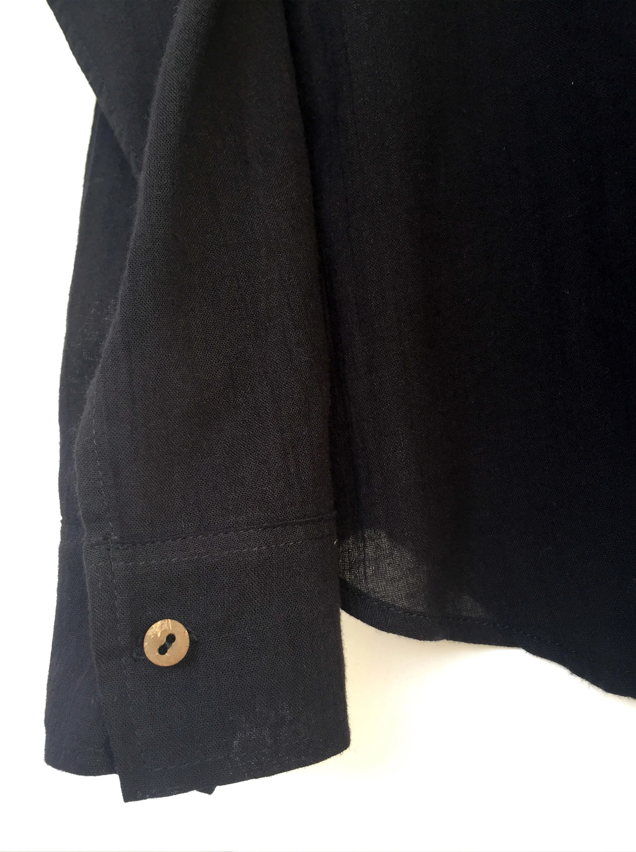 Coconut Button Light Cotton Shirt in Black