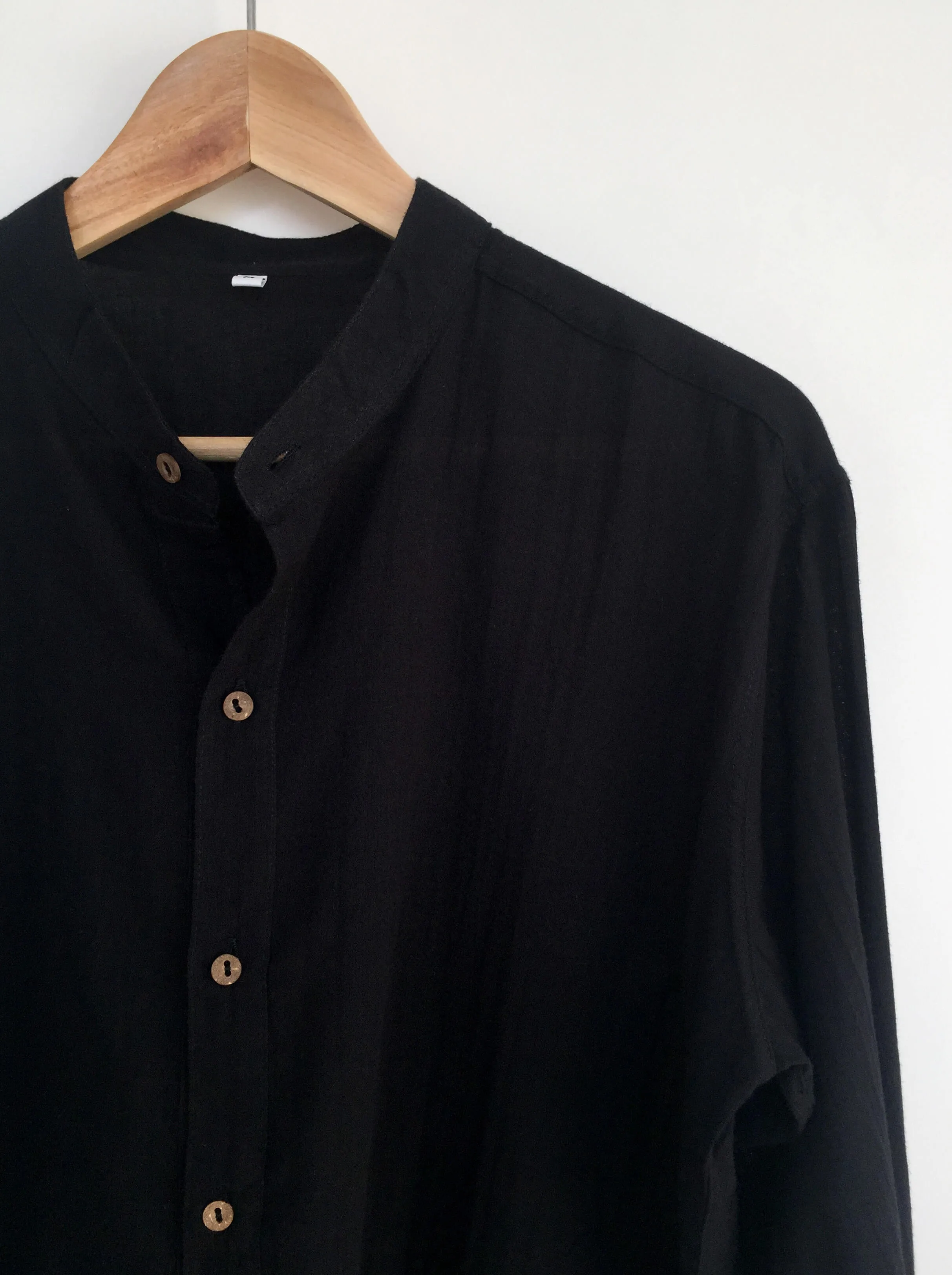 Coconut Button Light Cotton Shirt in Black