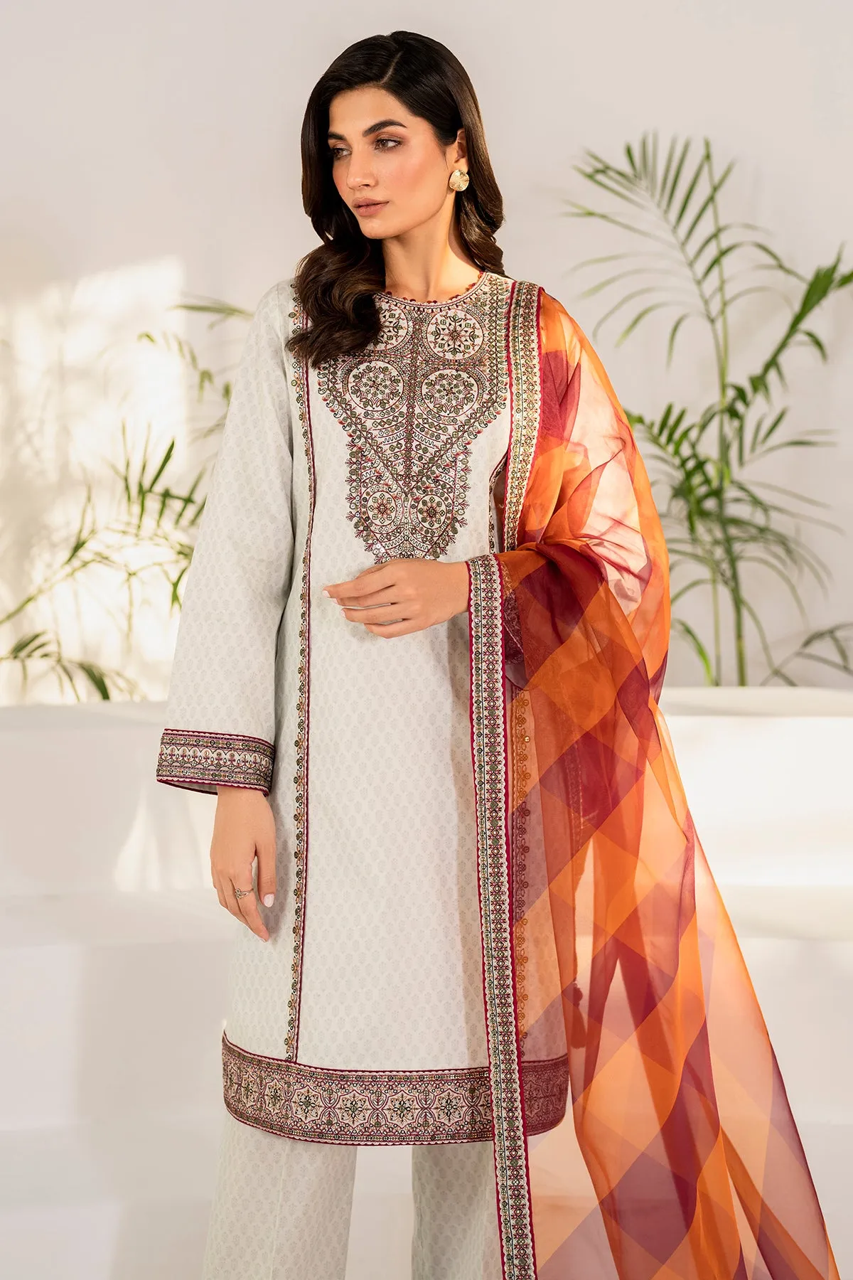 Embroidered Lawn USE - 9081