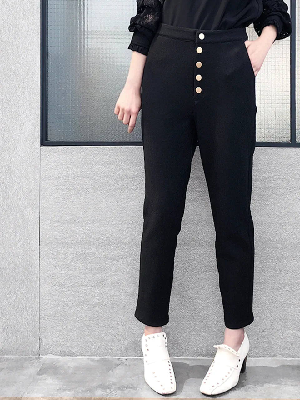 Surprise Sale! Black Cropped High Waist Taper Trousers