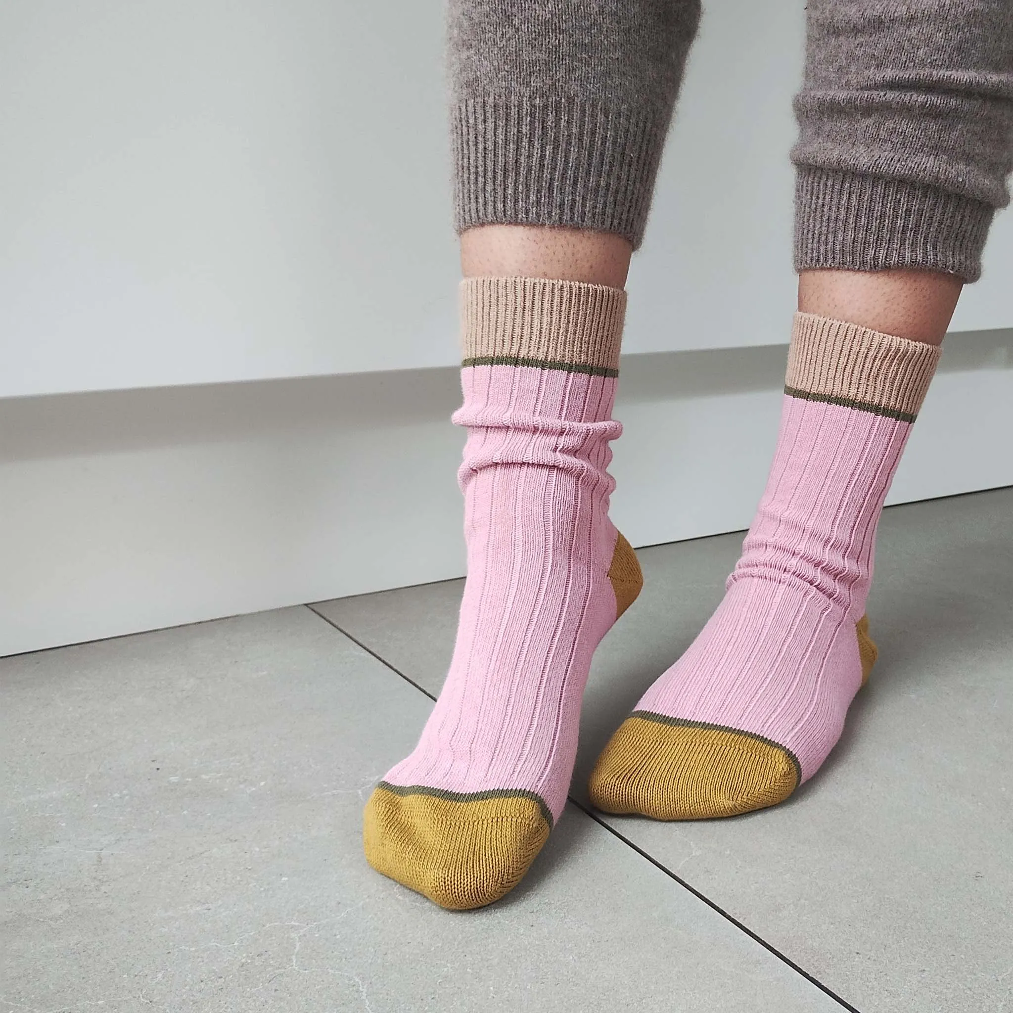 Unisex Organic Cotton Ribbed Ankle Socks - Dusky Pink Block