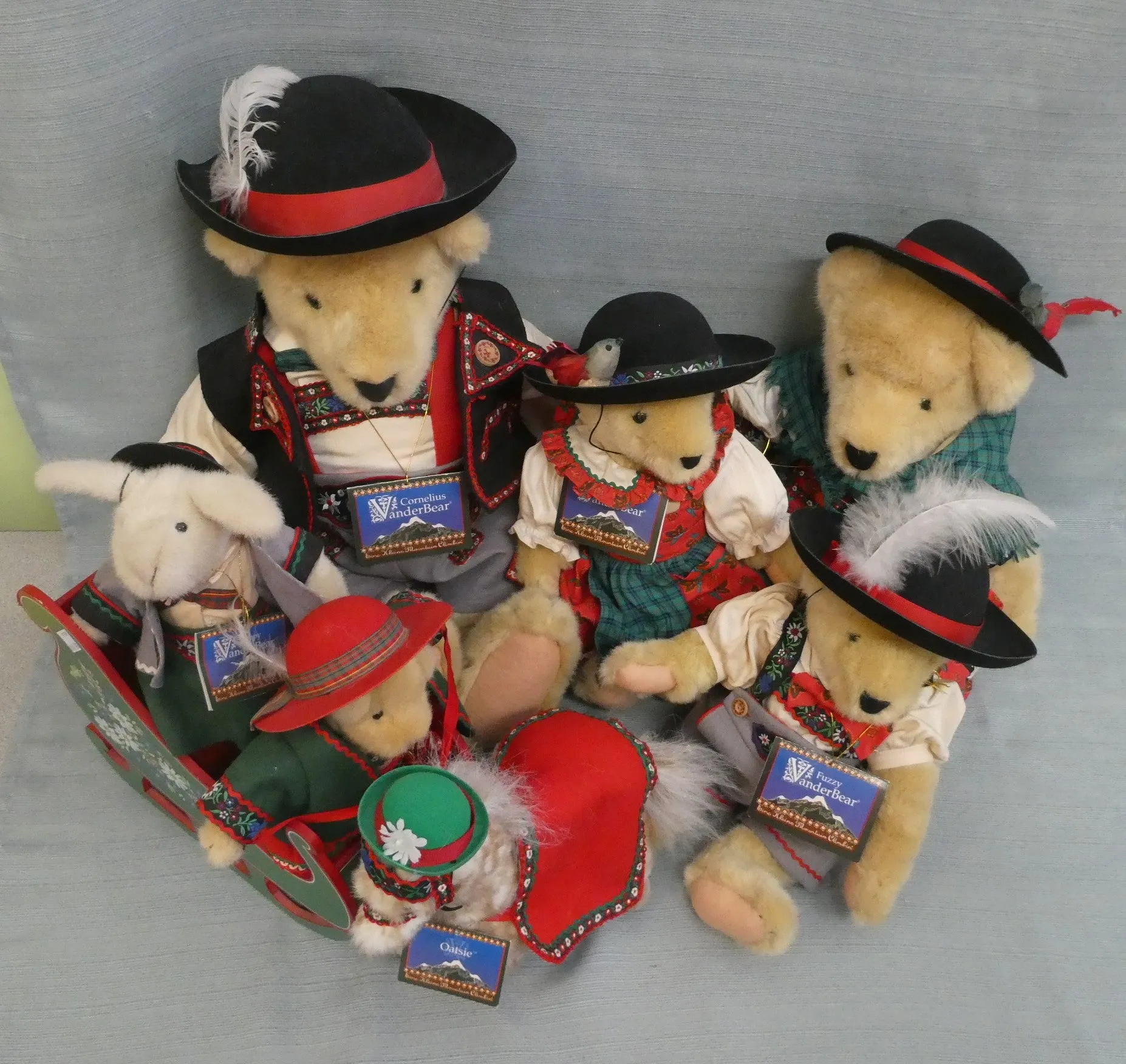 VanderBear Alpine Collection - 7 Plush Dolls   1 Sleigh