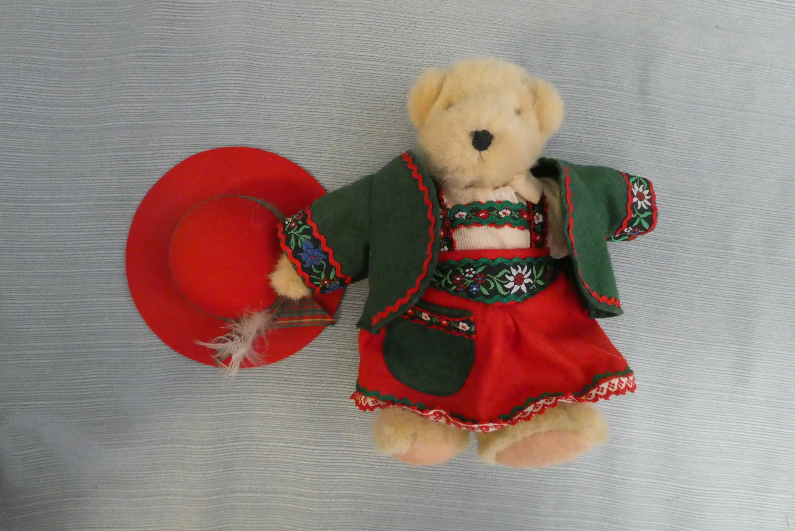 VanderBear Alpine Collection - 7 Plush Dolls   1 Sleigh