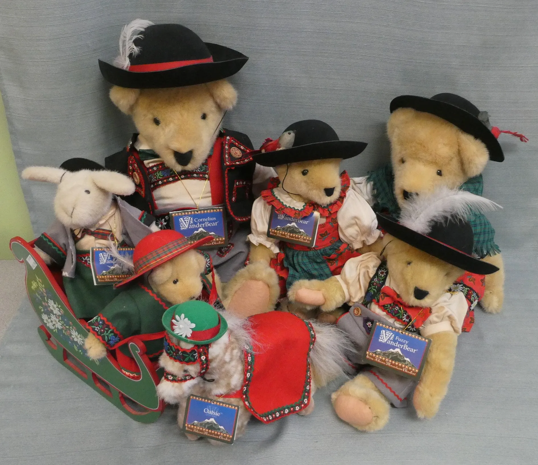 VanderBear Alpine Collection - 7 Plush Dolls   1 Sleigh